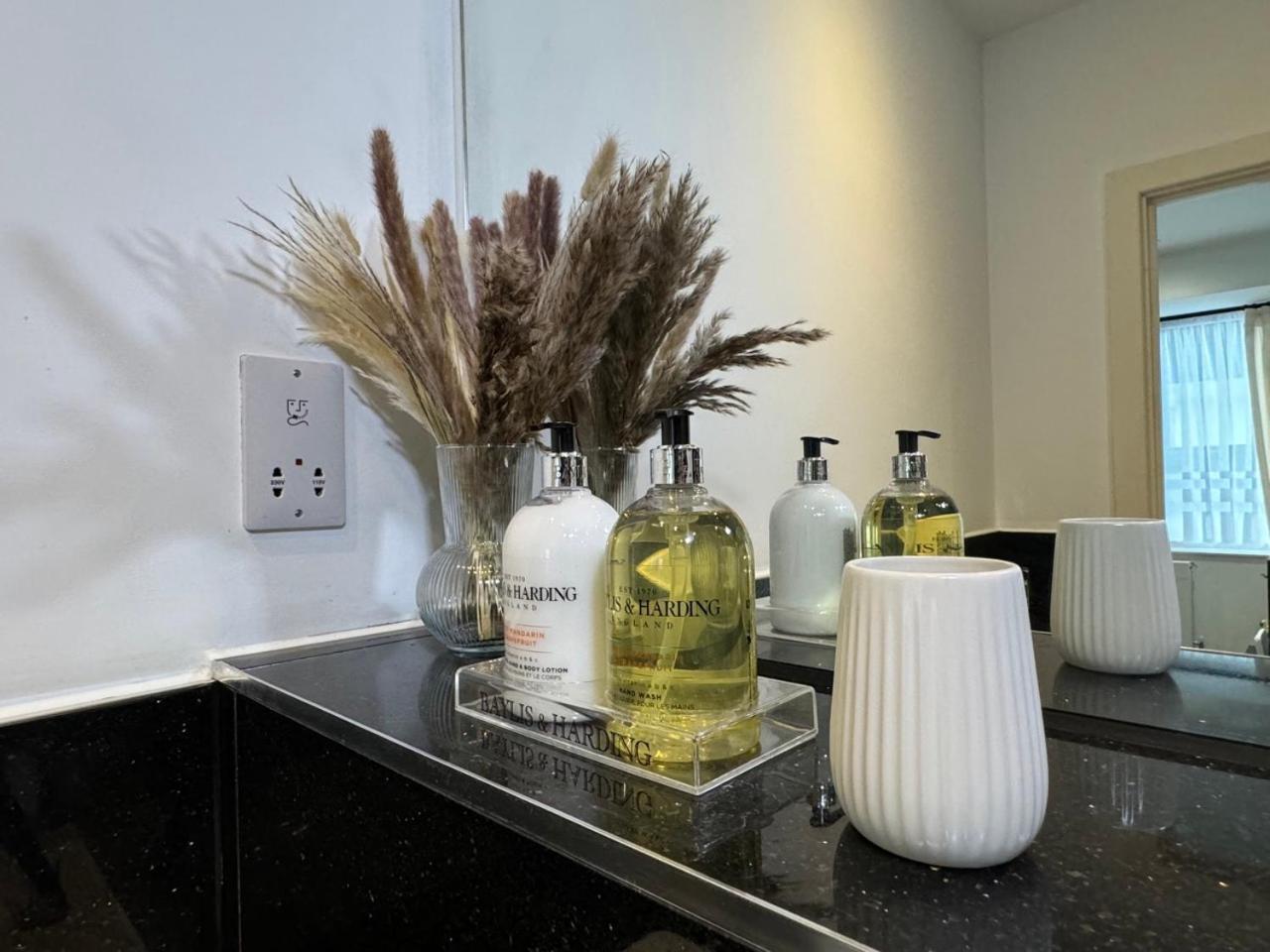 Luxury 2 Bedroom Apartment In Central Croydon With Free Parking Esterno foto